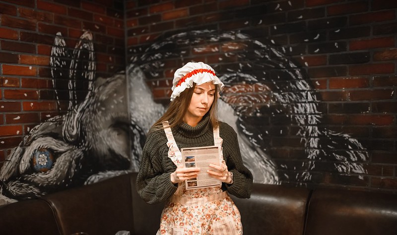 Выездные квесты на Международный женский день: организаторы проводят игру в школе Одесі