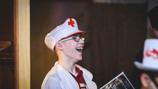 Квест «Психушка» для подростков: Когда ты и твои друзья нашли технический мануал для КошкоДемона и поняли, что он требует котят и мультиков, чтобы захватить мир. Квест «Психушка». Квест для подростка в Одессе.